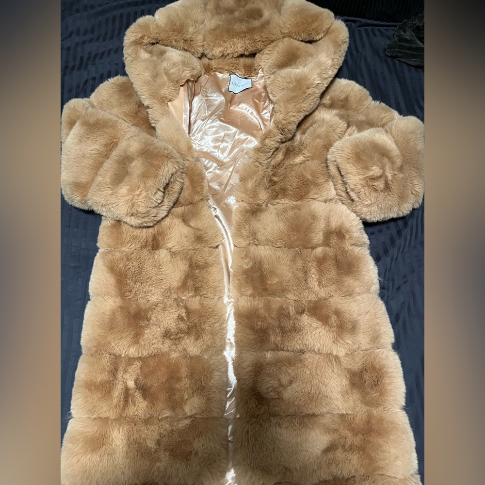 Azalea Wang Luxurious Long Hooded Tan Faux Fur Coat Women’s Small